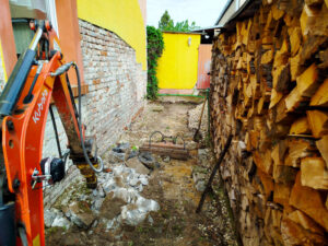 Weggestaltung-entlang-eines-Hauses-1000000532-ret