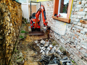 Weggestaltung-entlang-eines-Hauses-1000000533-ret